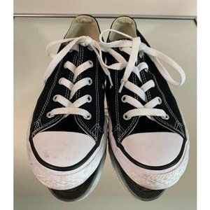 Chuck Taylor All Star Classic Kids Low Top Shoe Size 2.5